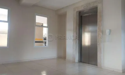 Apartamento com 3 quartos para alugar no Centro, Jacareí 