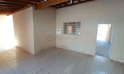 CASA 2 DORMITÓRIOS + 1 DORMITÓRIO PARTE EXTERNA - CENTRO - JACAREÍ