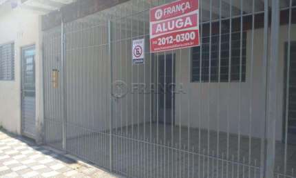 Casa com 2 quartos para alugar no Centro, Jacareí 