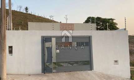 CASA 03 DORMITÓRIOS, SUÍTE, PISCINA E ÁREA GOURMET - JD. LEBLON JACAREÍ SP