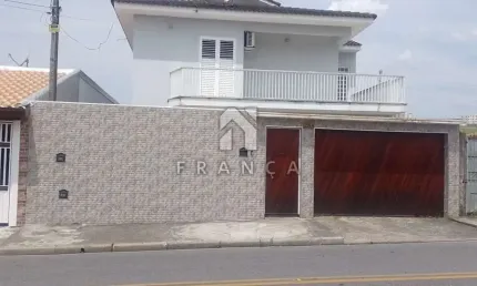 Casa com 4 quartos para alugar no Parque Santo Antônio, Jacareí 