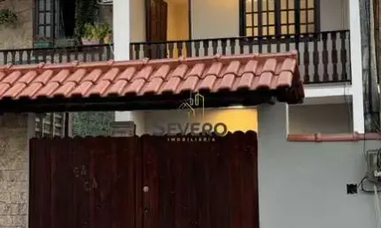 Casa duplex de 2 quartos e área gourmet churrasqueira e garagem