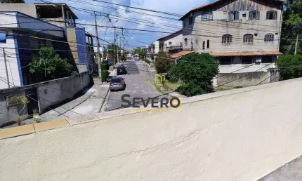 Casa 3 quartos com amplo terreno e piscina, na Trindade - SG
