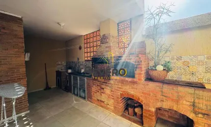 Casa Térrea, 02 quartos, com garagem, no Barro Vermelho