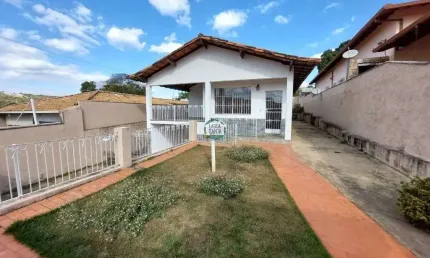 Casa com 3 dormitórios à venda, 176 m² por R$ 879.000 - Centro - Lagoa Santa/MG