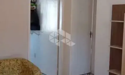 Apartamento com 2 quartos à venda na Rua Deodoro, 95, Mário Quintana, Porto Alegre por R$ 142.000