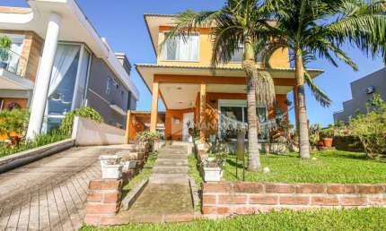 Sobrado com 4 dormitórios à venda, 247 m² por R$ 1.340.000,00 - São Lucas - Viamão/RS