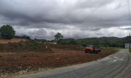 Terreno em formato triangular para venda no bairro Parque Guarani