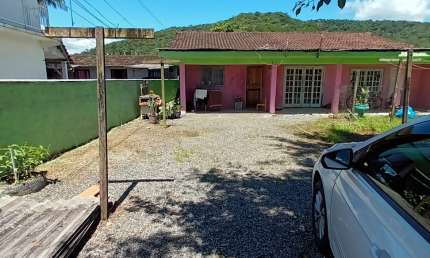 Casa para venda em excelente localização, em uma das vias principais no Rio Bonito