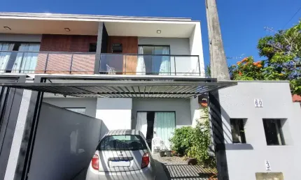 Sobrado geminado para venda no Saguaçú - Agende sua visita conosco!