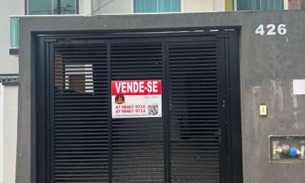 Sobrado geminado com piscina para venda no bairro Comasa