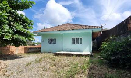 Casa muito bem localizada próxima a escolas e mercado localizada no bairro João Costa