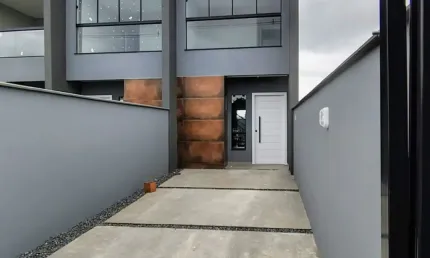 Sobrado geminado novo localizado no bairro vila nova