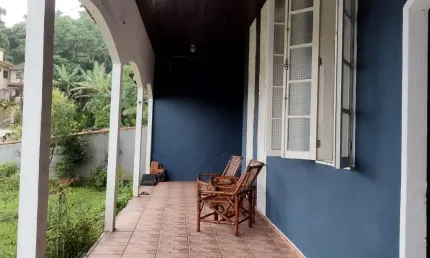 Casa ampla, de alvenaria, em terreno alto, livre de alagamentos no bairro Petrópolis!