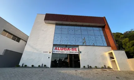 Apresentamos a você a nossa sala comercial, com um espaço moderno, arejado e bem iluminado!