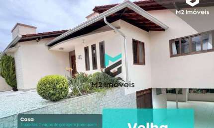 Venha conhecer sua casa dos sonhos, com amplo espaço de conforto e lazer na Velha, casa com 3 dormitórios, 3 banheiros e podendo estacionar até 7 carr