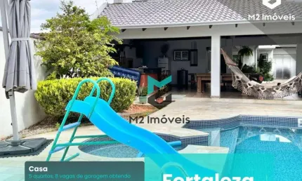 Residência dos Sonhos: 5 Dormitórios (3 Suítes), Piscina com Água Salgada, Aquecimento Solar, Excelente Localização!