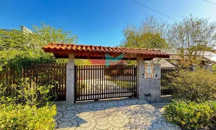 Casa com 2 pavimentos construída em meio à natureza - velha - blumenau/sc