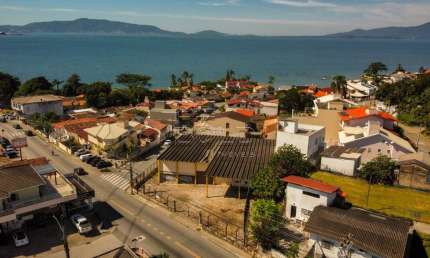 Barracão / Galpão / Depósito à venda na Rua Frederico Afonso, 4318, Ponta de Baixo, São José por R$ 2.400.000