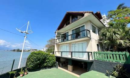 Casa com 5 quartos à venda na Rua Vereador José do Vale Pereira, 258, Coqueiros, Florianópolis por R$ 2.700.000