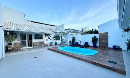 Casa com 3 quartos à venda na Rua José Cândido da Silva, 549, Balneário, Florianópolis por R$ 2.950.000
