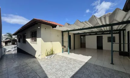 Casa com 3 quartos à venda na Rua Campolino Alves, 956, Abraão, Florianópolis por R$ 870.000