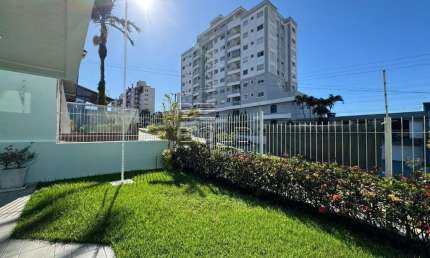 Casa com 4 quartos à venda na Rua Vereador Nagib Jabor, 379, Capoeiras, Florianópolis por R$ 1.850.000