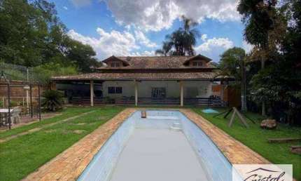 Casa na Fazendinha com acessibilidade, lazer, natureza e casa de caseiro!