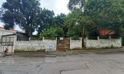 Terreno com 660m² de área, à 200m Av Francisco Morato