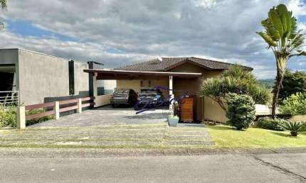 Casa com 3 quartos / suítes à venda, 330 m²  Condomínio Golf Village - Granja Viana - Carapicuíba/SP