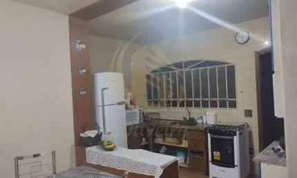 Espaçosa casa à venda em Jundiaí-SP, no Jardim Pacaembu, com 3 quartos, 1 sala, 2 banheiros, 6 vagas de garagem e 148m².
