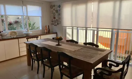 Casa em Condomínio em Jundiaí-SP  4 Quartos, 3 Suítes, 4 Banheiros  Jardim Santa Teresa  304m²  Imperdível!