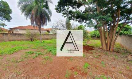 TERRENO DE ESQUINA TODO  MURADO NO BAIRRO SÃO FRANCISCO -   NA RUA PADRE JOÃO CRIPA ESQ. COM A RUA AMAZONAS   - 600M² DE AREA TOTAL.