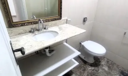 Excelente Investimento (Morar ou Investir) Aceita Airbnb (Reformado) Sala, 2 Qtos + Dependência Transformada em Bonito 3° Qto Suite) Àrea Serviço (1 Vaga Escritura) Salão Festas