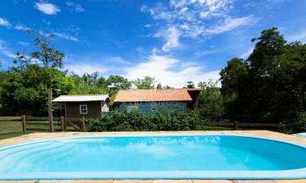 Chácara com casa de 2 suítes e piscina em Chapada dos Guimarães