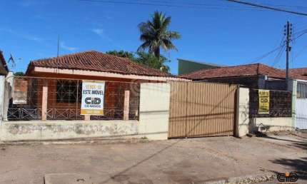 Casa com 3 quartos para alugar próximo a Av. Fernando Corrêa da Costa