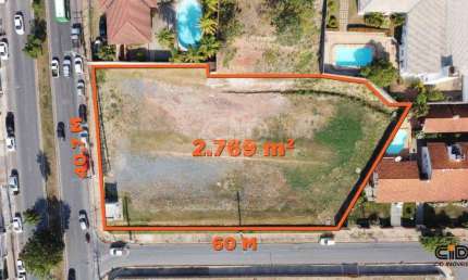 Terreno com mais de 2.700 m², 2 frentes e a poucos metros da Av. Miguel Sutil