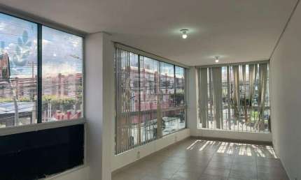 Sala comercial com aproximadamente 34m² no Espaço Dom