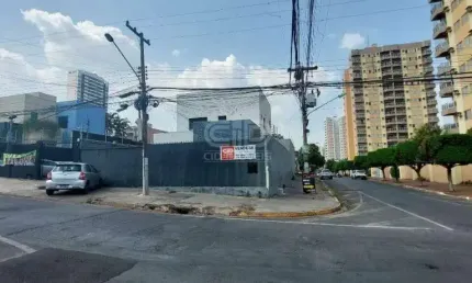 Sobrado comercial com piscina no bairro Bosque da Saúde