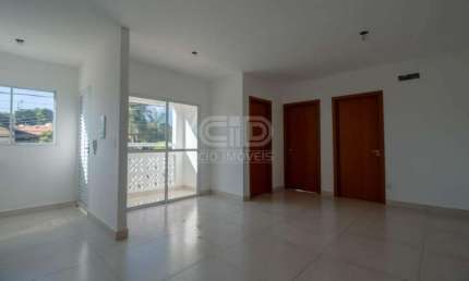 Apartamento com dois quartos no Condomínio Residencial Maria Helena