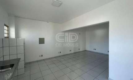 Sala comercial com aproximadamente 30m² no bairro Quilombo