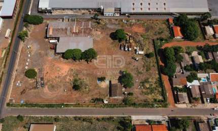 Área comercial à venda, próximo a Av. Governador Júlio Campos