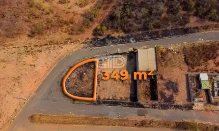 Terreno com 350m² no bairro Residencial Tropical Ville