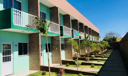 Conjunto de sobrados com fino acabamento, próximo a Praça de Chapada dos Guimarães