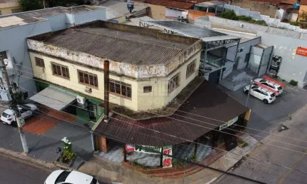 Imóvel comercial com aproximadamente 411m² no bairro Poção