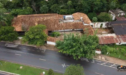 Casarão comercia ao lado da Orla do Porto em Cuiabá
