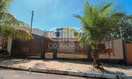 Casa com 3 quartos para alugar no Jardim Universitário, Cuiabá 
