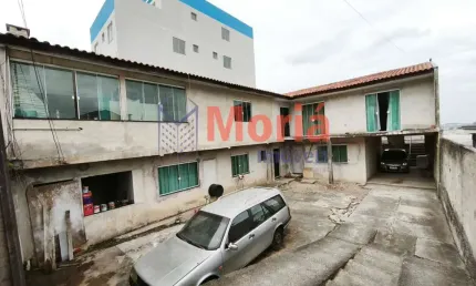 Casa à venda na ru joaquim rocha, 402, maracanã, colombo por r$ 680.000