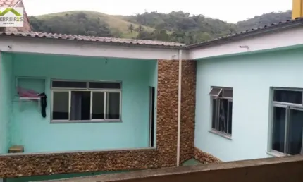 Casa Padrão para Venda em Santo Antônio Duque de Caxias-RJ