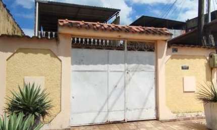 Casa com terraço, garagem e 2 quartos, no centro comercial